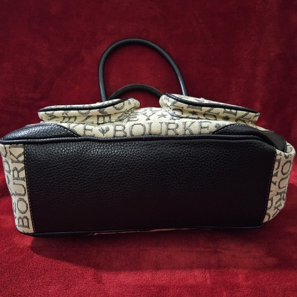 Dooney & Bourke Signature Vintage Fabric with Black Leather Trim Shoulder Bag - Picture 9 of 17